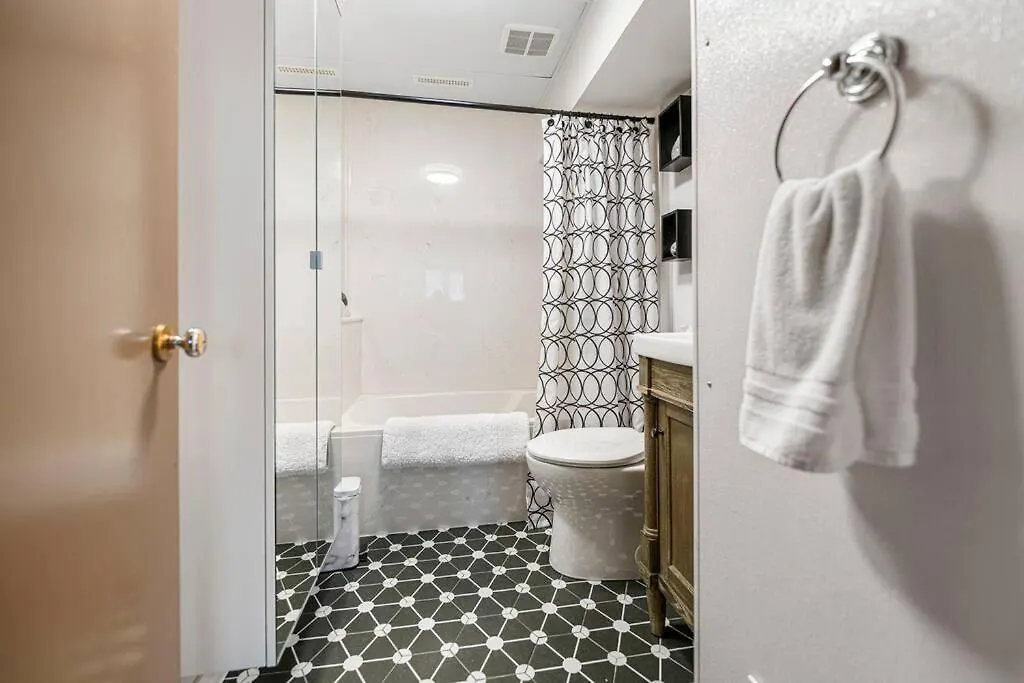 Yeg Chic Luxury Accommodation Edmonton Apartment